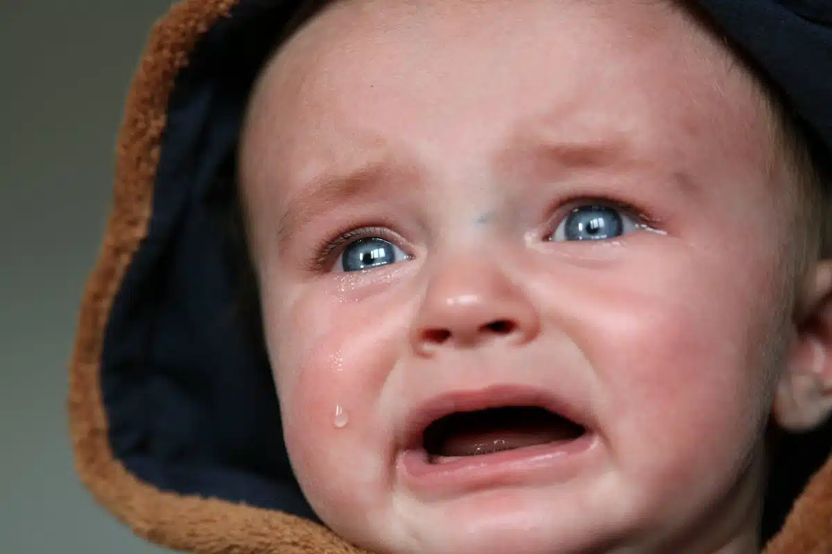 bébé pleurant